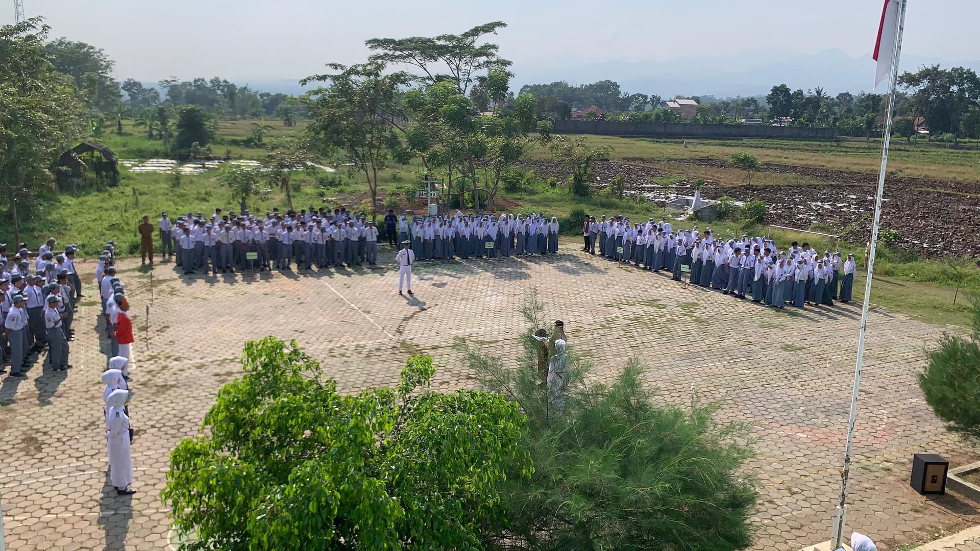 Upacara Peringatan Hari Sumpah Pemuda di SMK Diponegoro Karanganyar 28 Oktober 2024